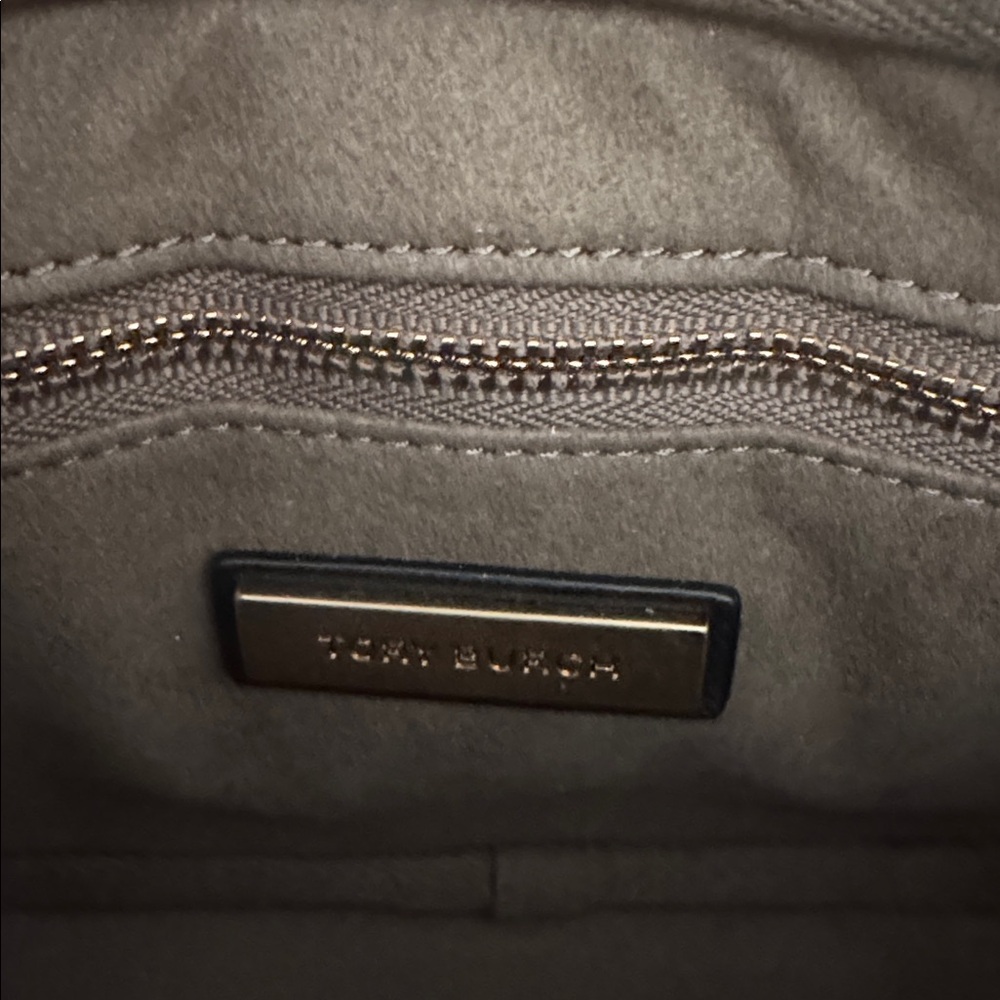 Tory Burch Kira Camera Crossbody NWT - Picture 15 of 17